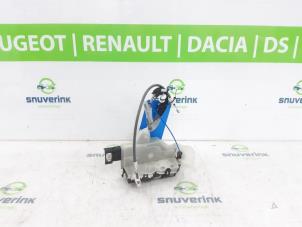 Begagnade Dörrlåsmekanism, 4-dörrars, vänster fram Peugeot 2008 (UD/UK/UR/US/UX) 1.2 VTi 12V PureTech 130 Pris € 90,00 Marginaltabell erbjuds av Snuverink Autodemontage