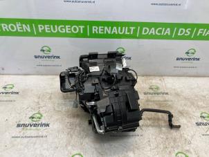 Usagé Boîtier chauffage Renault Captur II (RJB) 1.3 Mild Hybrid 140, TCe 140 16V Prix € 423,50 Prix TTC proposé par Snuverink Autodemontage