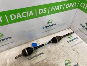 Begagnade Drivaxel, höger fram Peugeot 208 II (UB/UH/UP) 1.2 Vti 12V PureTech 100 Pris € 115,00 Marginaltabell erbjuds av Snuverink Autodemontage