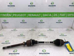 Begagnade Drivaxel, höger fram Peugeot 208 II (UB/UH/UP) 1.2 Vti 12V PureTech 100 Pris € 175,45 Inklusive moms erbjuds av Snuverink Autodemontage