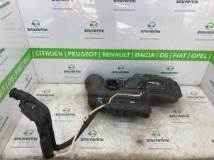 Używane Zbiornik Peugeot 208 II (UB/UH/UP) 1.2 Vti 12V PureTech 100 Cena € 200,56 Z VAT oferowane przez Snuverink Autodemontage