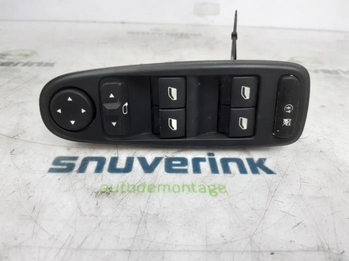 Usados Interruptor combinado de ventanillas Citroen C4 Picasso (UD/UE/UF) 1.6 HDiF 16V 110 Precio € 67,50 Norma de margen ofrecido por Snuverink Autodemontage