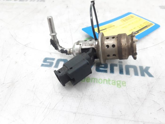 Usados Inyector Adblue Peugeot 308 SW (L4/L9/LC/LJ/LR) 1.6 BlueHDi 120 Precio € 40,00 Norma de margen ofrecido por Snuverink Autodemontage
