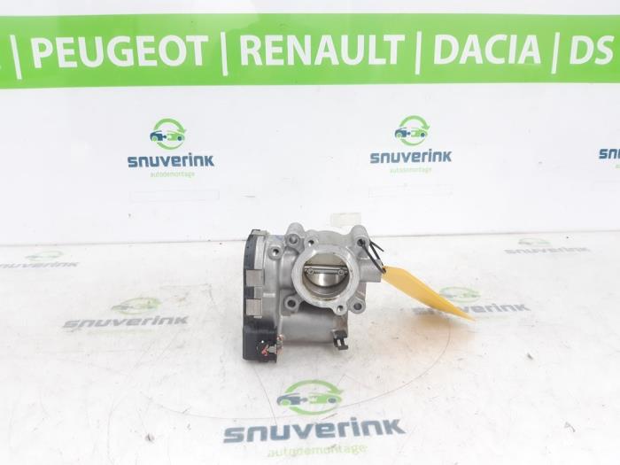 Używane Przepustnica Renault Kadjar (RFEH) 1.3 TCE 140 FAP 16V Cena € 30,00 Procedura marży oferowane przez Snuverink Autodemontage