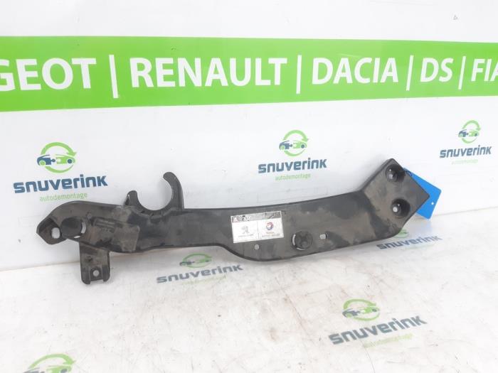 Begagnade Front Peugeot Partner (EA//EF/EN/EU) 1.5 BlueHDi 75 Pris € 36,30 Inklusive moms erbjuds av Snuverink Autodemontage