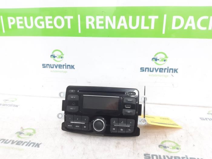 Używane Radio Renault Captur I (2R) 0.9 Energy TCE 12V Cena € 185,00 Procedura marży oferowane przez Snuverink Autodemontage