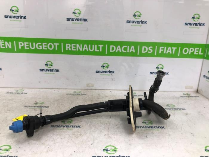 Gebrauchte Füllrohr adbluetank Renault Master III (MA/MB/MC/MD/MH/MF/MG/MH) 2.3 dCi 150 16V Preis € 90,75 Mit Mehrwertsteuer angeboten von Snuverink Autodemontage