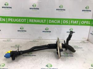 Gebrauchte Füllrohr adbluetank Renault Master III (MA/MB/MC/MD/MH/MF/MG/MH) 2.3 dCi 150 16V Preis € 90,75 Mit Mehrwertsteuer angeboten von Snuverink Autodemontage