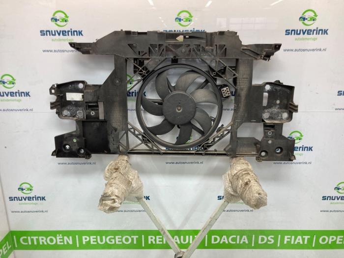 Używane Panel przedni Renault Scénic III (JZ) 1.6 16V Bifuel Cena € 118,75 Procedura marży oferowane przez Snuverink Autodemontage