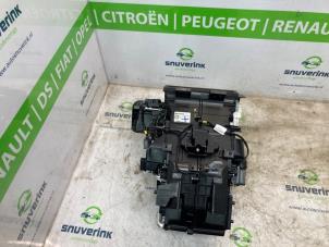 Usagé Boîtier chauffage Renault Captur II (RJB) 1.3 Mild Hybrid 140, TCe 140 16V Prix € 423,50 Prix TTC proposé par Snuverink Autodemontage