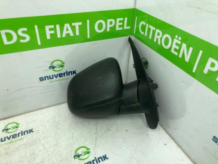 Usados Retrovisor externo derecha Renault Kangoo Express (FW) 1.5 dCi 75 FAP Precio € 49,01 IVA incluido ofrecido por Snuverink Autodemontage