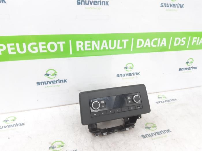 Używane Radio Renault Kangoo Express (RFK) 1.5 Blue dCi 75 Cena € 211,75 Z VAT oferowane przez Snuverink Autodemontage