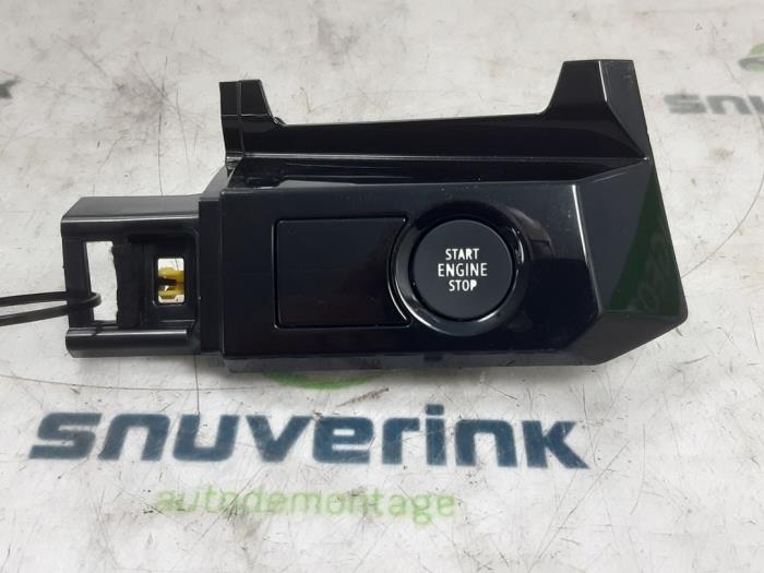 Usagé Commande start/stop Renault Austral 1.2 E-Tech Full Hybrid 200 Prix € 48,40 Prix TTC proposé par Snuverink Autodemontage