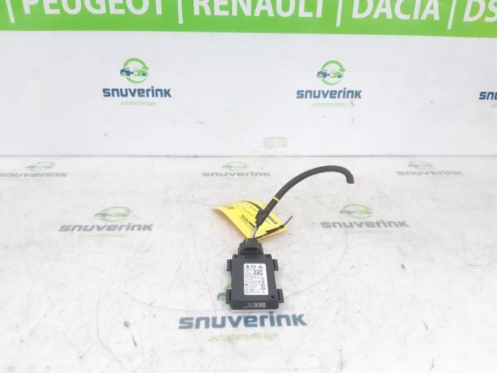 Usados Módulo PDC Renault Austral 1.2 E-Tech Full Hybrid 200 Precio € 92,57 IVA incluido ofrecido por Snuverink Autodemontage