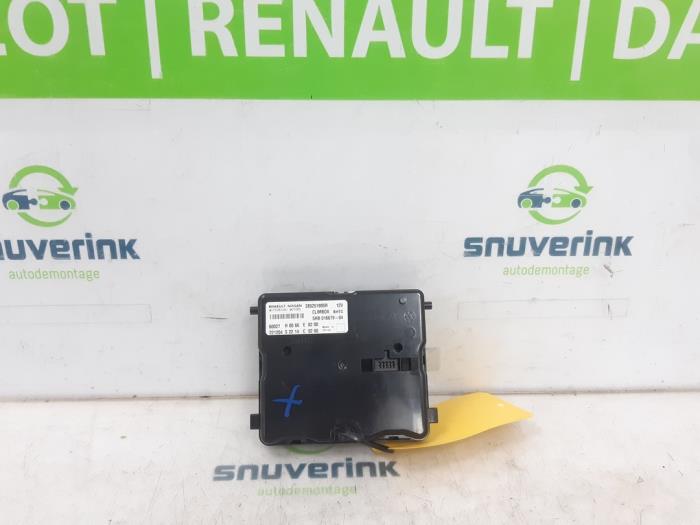 Używane Modul climatronic Renault Austral 1.2 E-Tech Full Hybrid 200 Cena € 272,25 Z VAT oferowane przez Snuverink Autodemontage