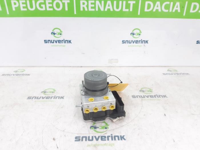 Begagnade ABS-pump Renault Austral 1.2 E-Tech Full Hybrid 200 Pris € 635,25 Inklusive moms erbjuds av Snuverink Autodemontage