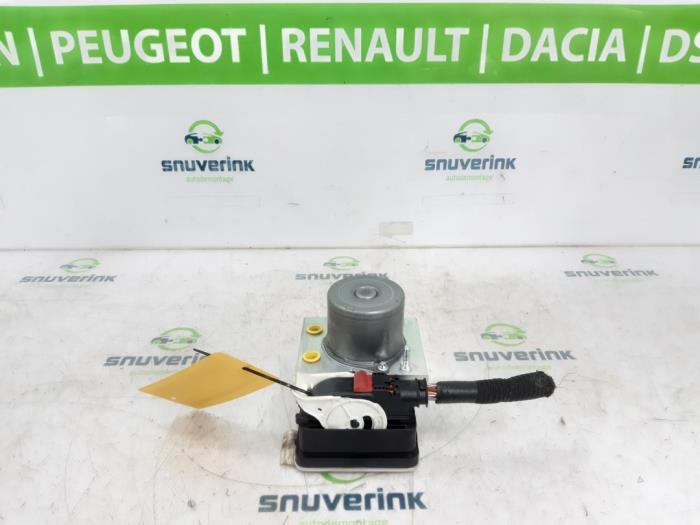 Używane Pompa ABS Renault Austral 1.2 E-Tech Hybrid 200 Cena € 635,25 Z VAT oferowane przez Snuverink Autodemontage