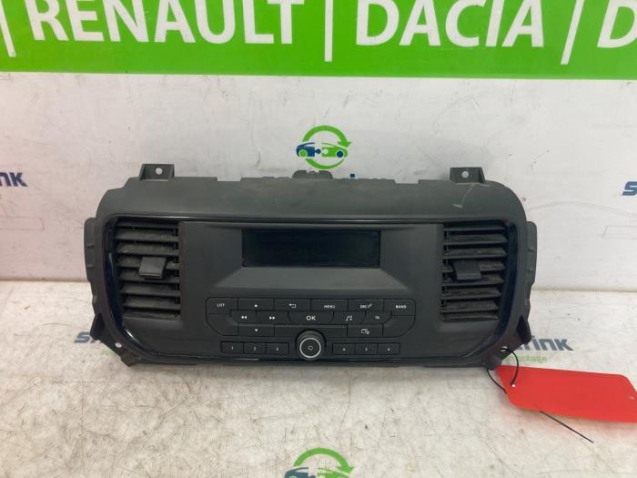 Begagnade Innerdisplay Citroen Jumpy 1.6 Blue HDi 95 Pris € 108,90 Inklusive moms erbjuds av Snuverink Autodemontage