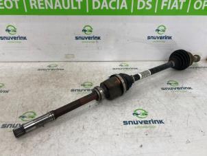 Begagnade Drivaxel, höger fram Peugeot 208 II (UB/UH/UP) 1.2 Vti 12V PureTech 100 Pris € 115,00 Marginaltabell erbjuds av Snuverink Autodemontage