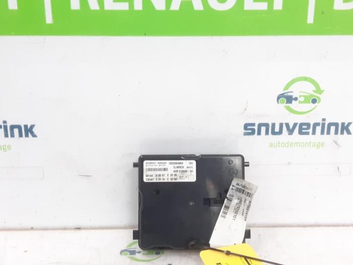 Używane Modul climatronic Renault Austral 1.2 E-Tech Hybrid 200 Cena € 272,25 Z VAT oferowane przez Snuverink Autodemontage