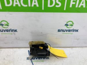 Używane Mechanizm blokady drzwi lewych wersja 2-drzwiowa Dacia Dokker (0S) 1.5 dCi 90 Cena € 85,00 Procedura marży oferowane przez Snuverink Autodemontage