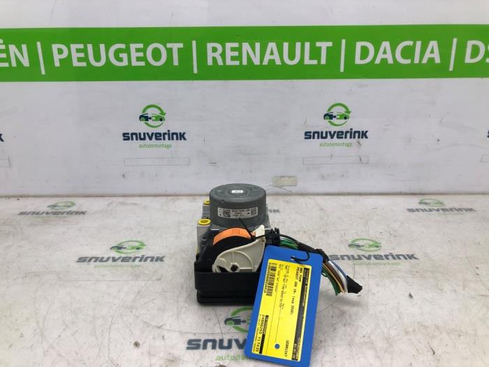 Begagnade ABS-pump Peugeot 208 II (UB/UH/UP) 1.2 Vti 12V PureTech 100 Pris € 159,98 Marginaltabell erbjuds av Snuverink Autodemontage