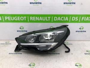 Używane Reflektor lewy Opel Corsa F (UB/UH/UP) 1.2 12V 75 Cena € 332,75 Z VAT oferowane przez Snuverink Autodemontage