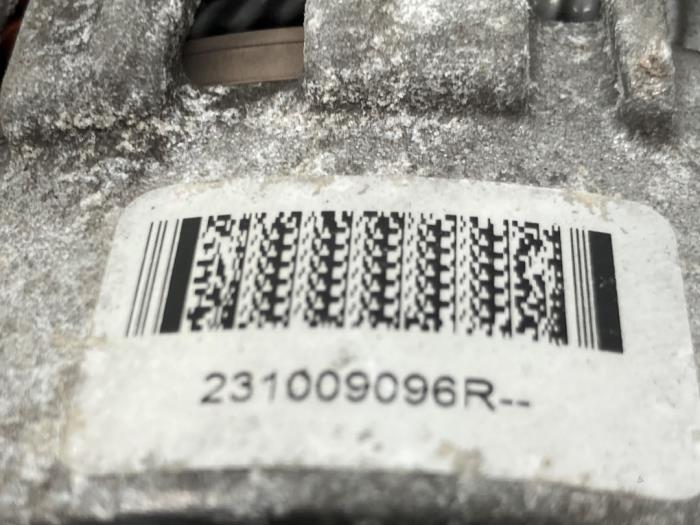Dynamo van een Opel Vivaro 1.6 CDTI BiTurbo 120 2015