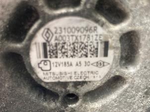 Dynamo van een Opel Vivaro 1.6 CDTI BiTurbo 120 2015