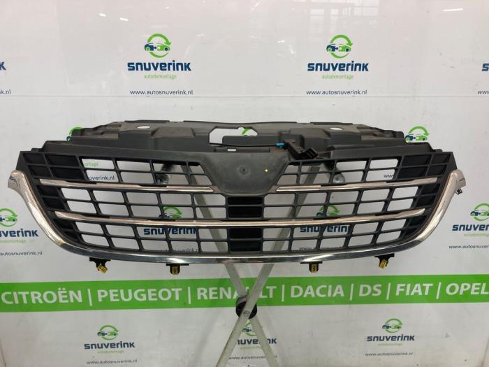 Używane Grill Renault Trafic (1FL/2FL/3FL/4FL) 2.0 dCi 16V 120 Cena € 393,25 Z VAT oferowane przez Snuverink Autodemontage