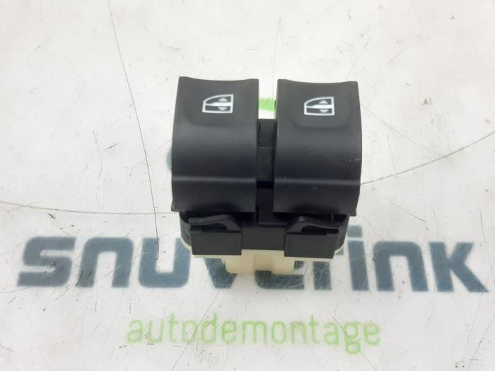 Usados Interruptor de ventanilla eléctrica Renault Captur I (2R) 1.3 TCE 150 16V Precio € 30,00 Norma de margen ofrecido por Snuverink Autodemontage