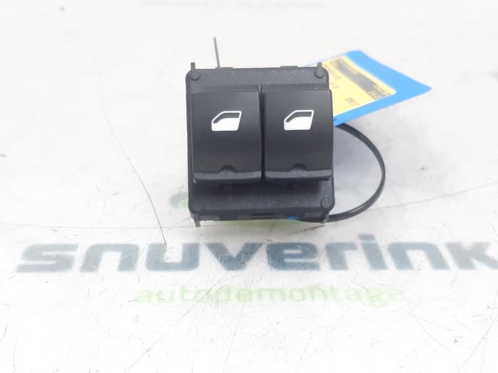 Usados Interruptor combinado de ventanillas Peugeot Partner (EA//EF/EN/EU) 1.5 BlueHDi 130 Precio € 72,60 IVA incluido ofrecido por Snuverink Autodemontage