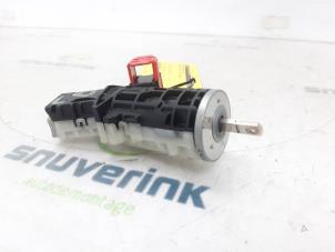 Used Ignition lock + key Renault Trafic (1FL/2FL/3FL/4FL) 2.0 dCi 16V 120 Price € 114,95 Inclusive VAT offered by Snuverink Autodemontage