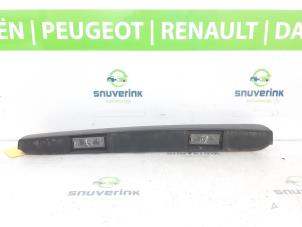 Używane Oswietlenie tablicy rejestracyjnej Renault Trafic (1FL/2FL/3FL/4FL) 2.0 dCi 16V 120 Cena € 96,80 Z VAT oferowane przez Snuverink Autodemontage