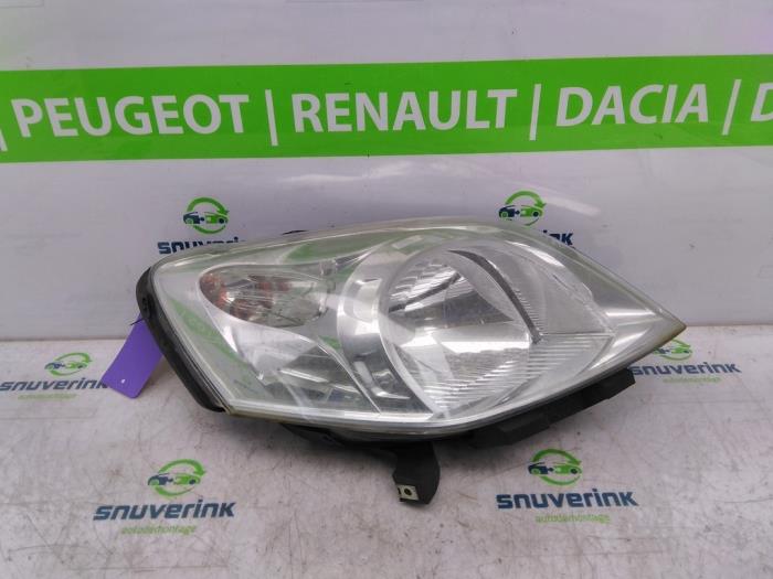 Używane Reflektor prawy Fiat Fiorino (225) 1.3 JTD 16V Multijet Cena € 50,00 Procedura marży oferowane przez Snuverink Autodemontage