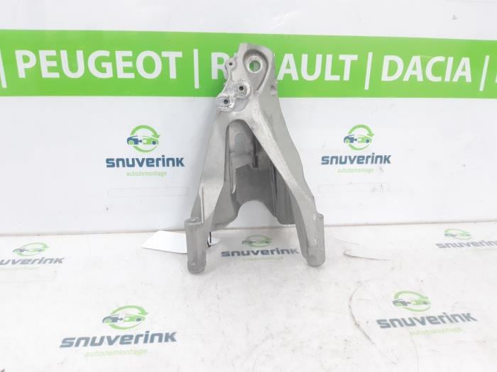Engine mount from a Volkswagen Transporter T6 2.0 TDI 150 2024