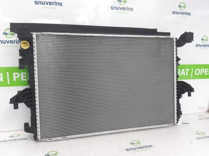 Used Radiator Volkswagen Transporter T6 2.0 TDI 150 Price € 320,65 Inclusive VAT offered by Snuverink Autodemontage