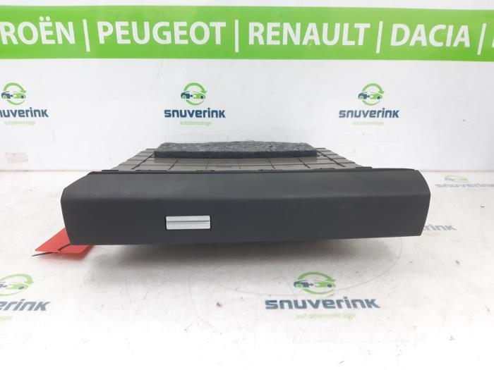 Begagnade Handskfack Citroen C4 Berline (BA/BB/BC) 1.2 PureTech 130 12V Pris € 105,00 Marginaltabell erbjuds av Snuverink Autodemontage