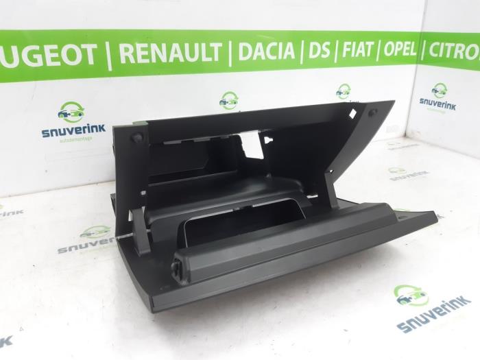 Gebrauchte Handschuhfach Citroen C4 Berline (BA/BB/BC) 1.2 PureTech 130 12V Preis € 125,00 Margenregelung angeboten von Snuverink Autodemontage