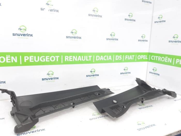 Używane Parawan Citroen C4 Berline (BA/BB/BC) 1.2 PureTech 130 12V Cena € 75,00 Procedura marży oferowane przez Snuverink Autodemontage