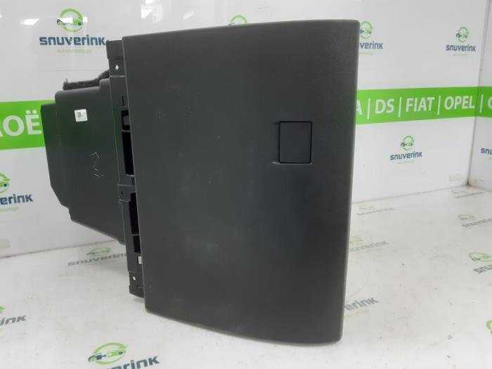 Gebrauchte Handschuhfach Citroen C4 Berline (BA/BB/BC) 1.2 PureTech 100 12V Preis € 151,25 Mit Mehrwertsteuer angeboten von Snuverink Autodemontage