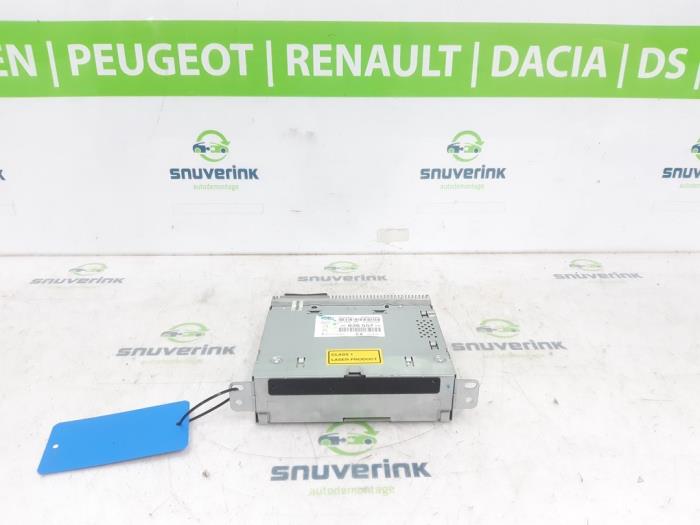 Używane Radio Peugeot 508 (8D) 2.0 Hybrid4 16V Cena € 300,00 Procedura marży oferowane przez Snuverink Autodemontage