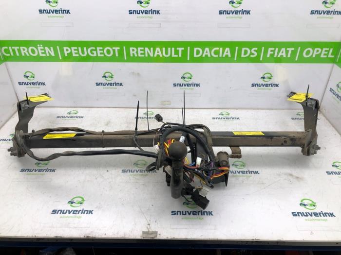 Używane Hak holowniczy Renault Megane IV Estate (RFBK) 1.5 Energy dCi 110 Cena € 332,75 Z VAT oferowane przez Snuverink Autodemontage