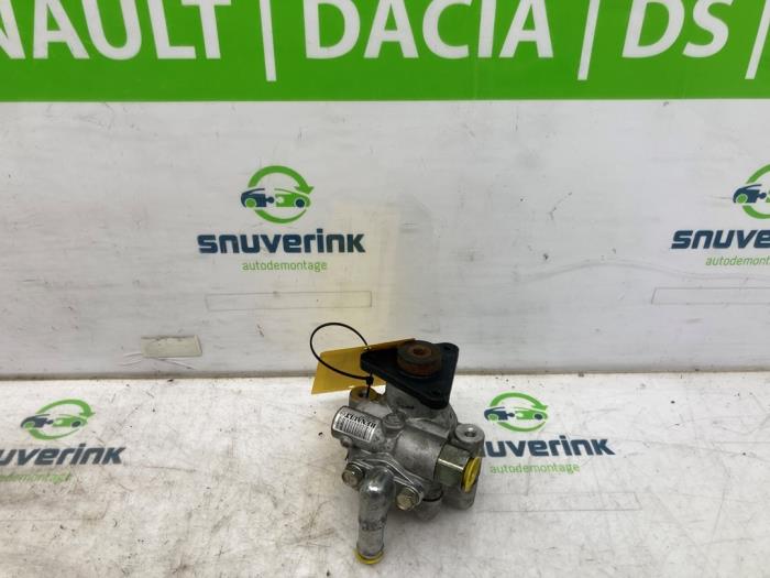 Used Power steering pump Renault Master III (EV/HV/UV/VA/VB/VD/VF/VG/VJ) 2.3 dCi 145 16V FWD Price € 114,95 Inclusive VAT offered by Snuverink Autodemontage