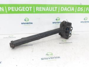 Używane Rama pomocnicza Peugeot 3008 II (M4/MC/MJ/MR) 1.2 12V e-THP PureTech 130 Cena € 54,45 Z VAT oferowane przez Snuverink Autodemontage