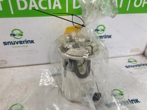 Usados Bomba eléctrica de combustible Renault Kangoo Express (FW) 1.5 dCi 75 FAP Precio € 181,50 IVA incluido ofrecido por Snuverink Autodemontage