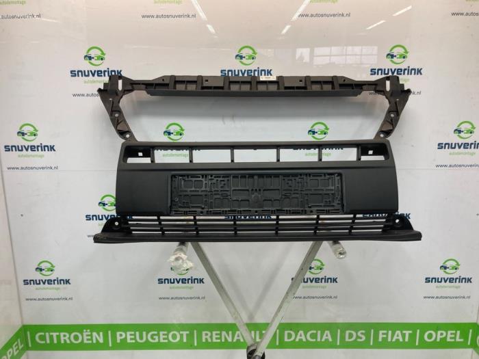 Front bumper, central components with part number 1315077070 stock