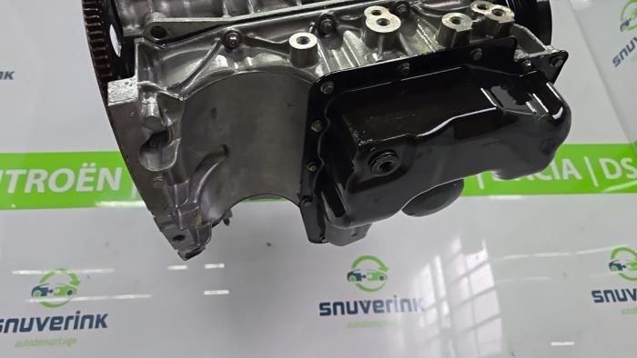 Engine from a Peugeot 208 II (UB/UH/UP) 1.2 Vti 12V PureTech 130 2020