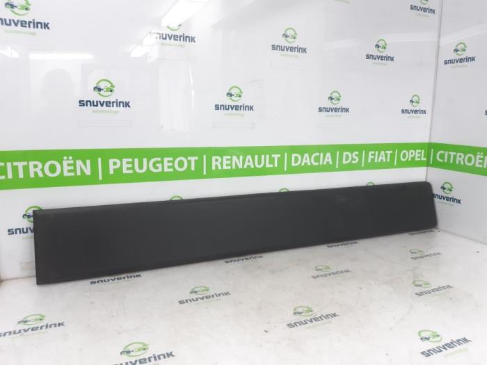 Begagnade Dekorstripe Fiat Ducato (250) 2.2 D 140 Multijet 3 Pris € 78,65 Inklusive moms erbjuds av Snuverink Autodemontage