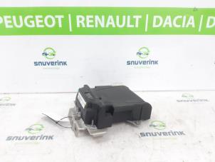 Używane Wyswietlacz przezierny typu HUD Peugeot 508 (8D) 2.0 Hybrid4 16V Cena € 265,00 Procedura marży oferowane przez Snuverink Autodemontage